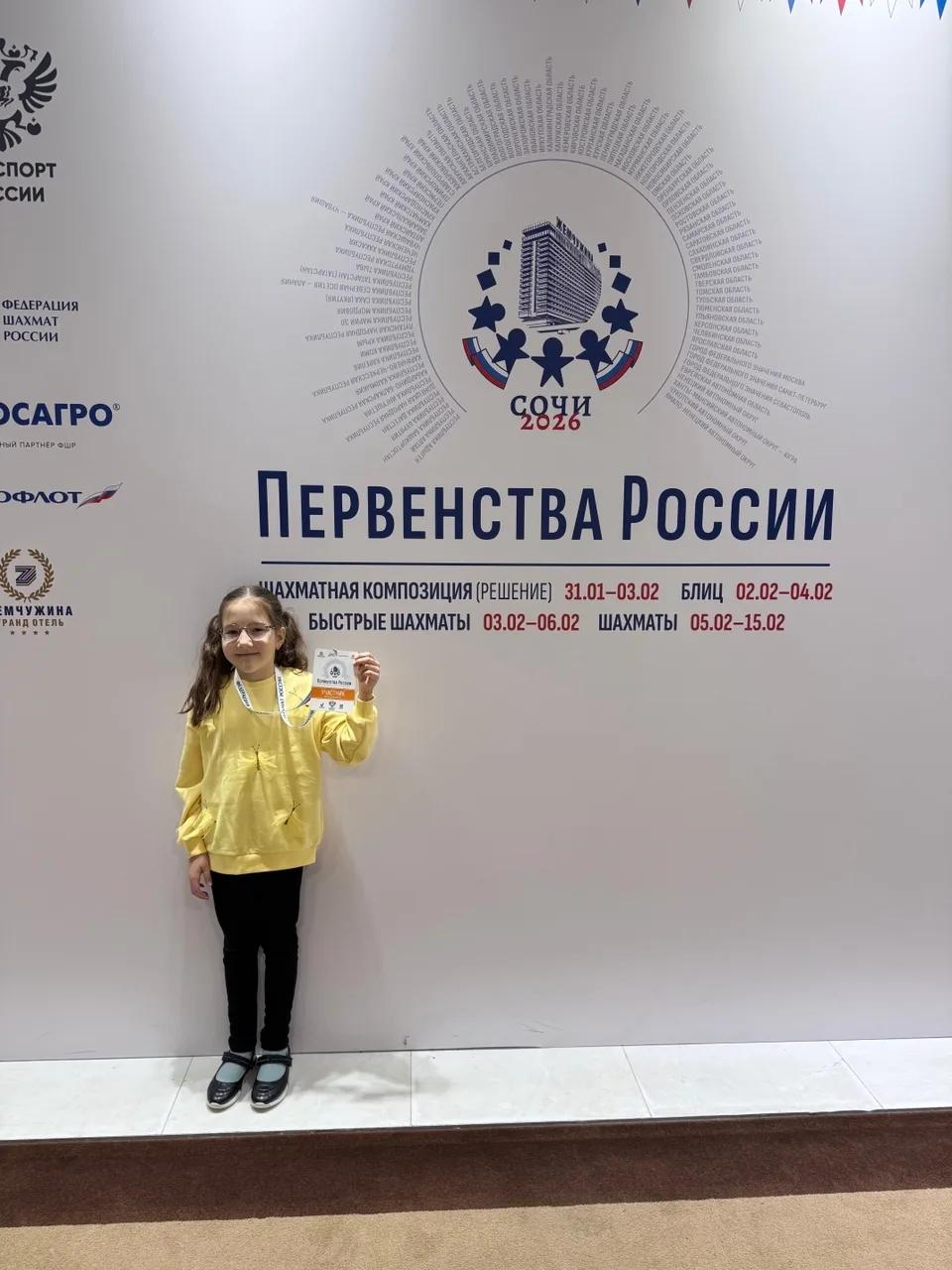Ученица школы с наградами за шахматные турниры